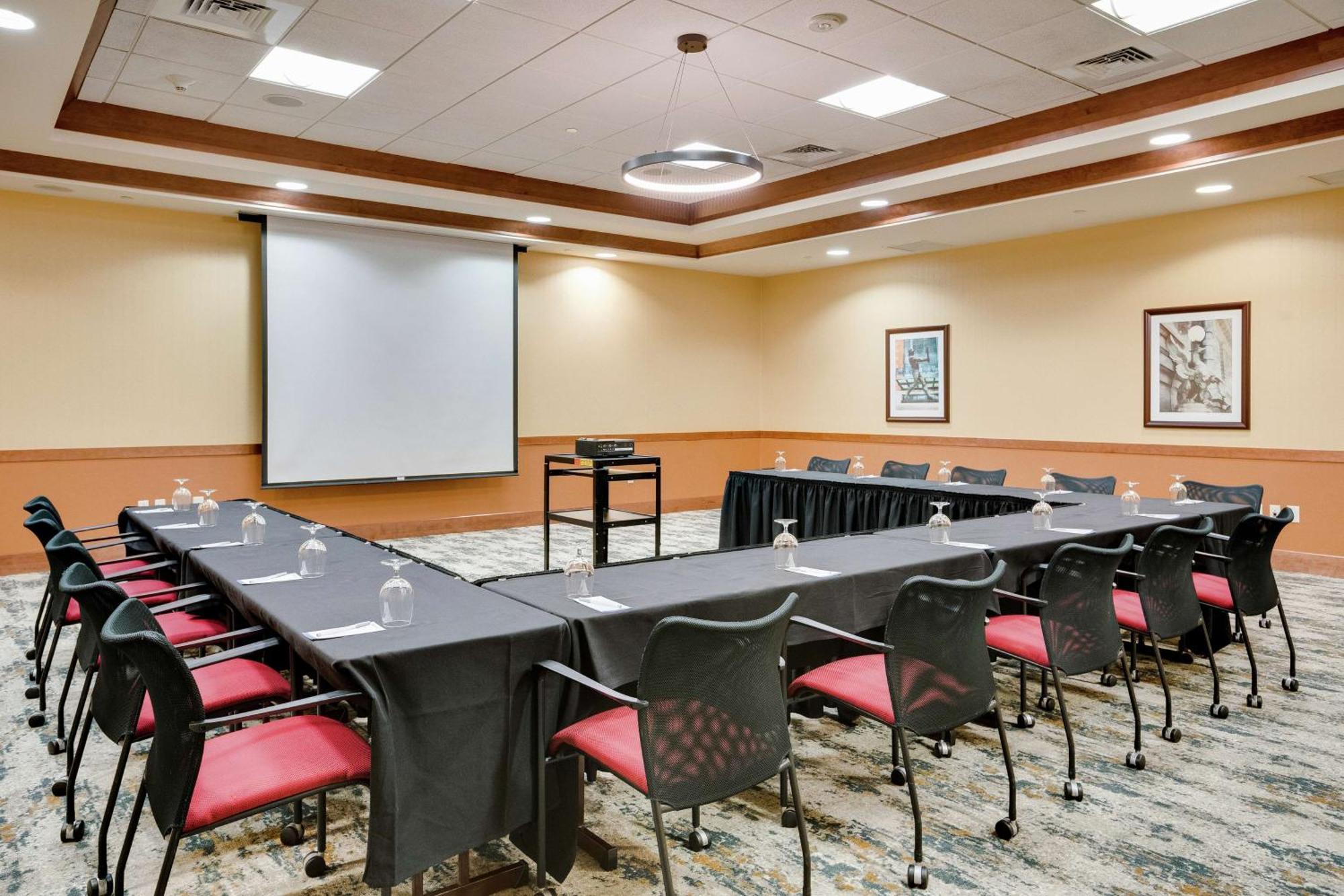 Hilton Garden Inn Milwaukee Airport Bagian luar foto