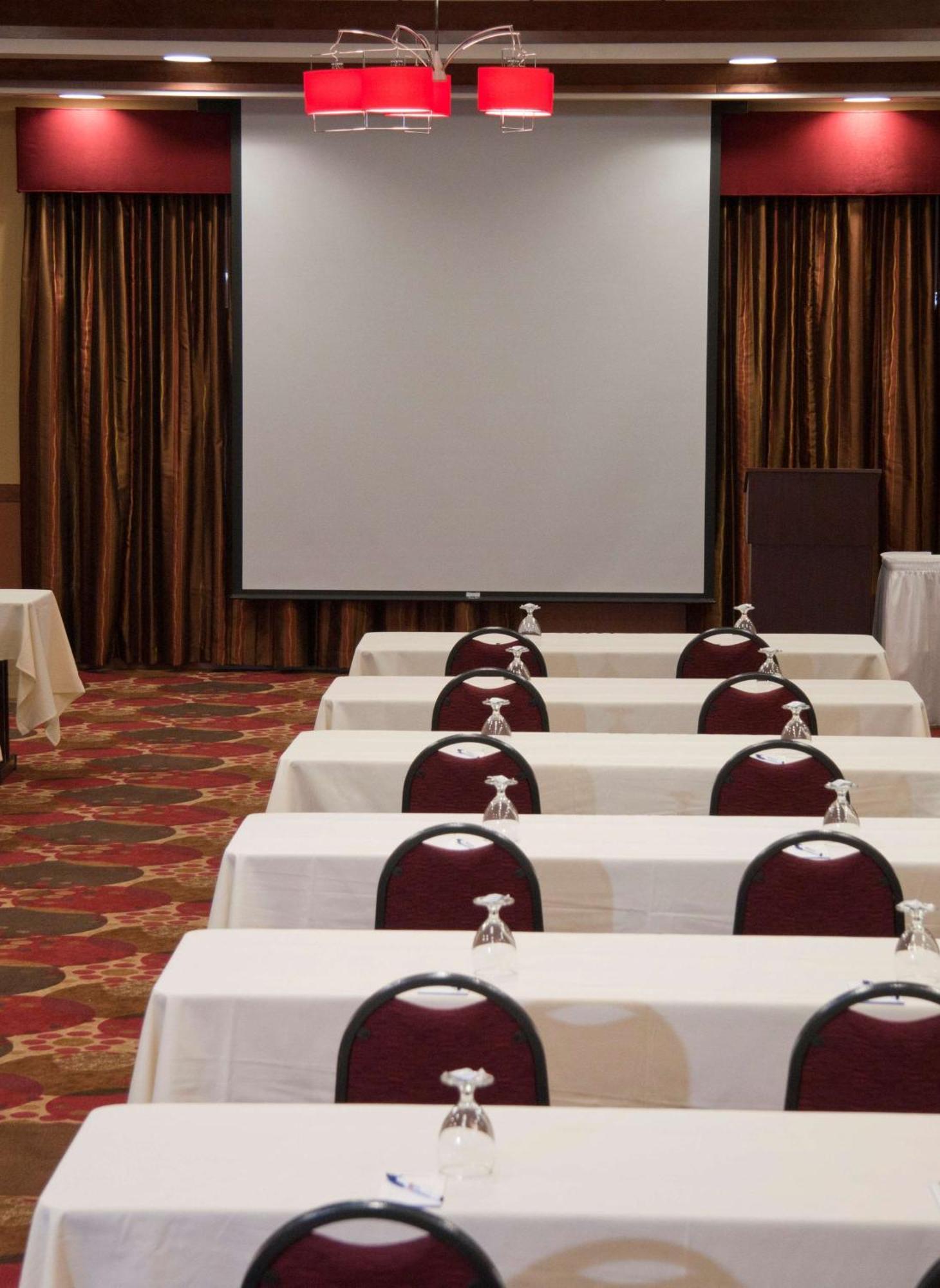 Hilton Garden Inn Milwaukee Airport Bagian luar foto