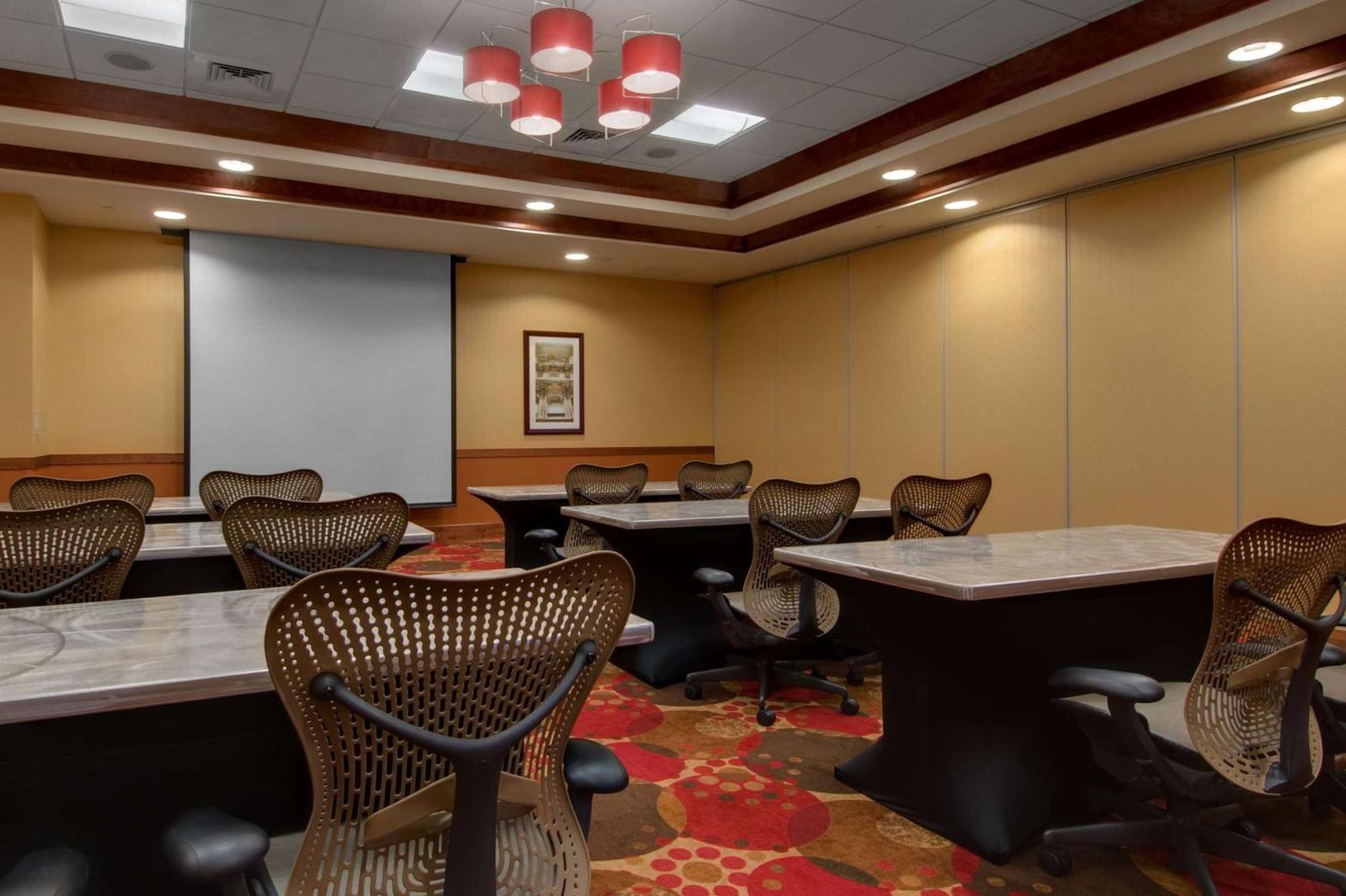 Hilton Garden Inn Milwaukee Airport Bisnis foto