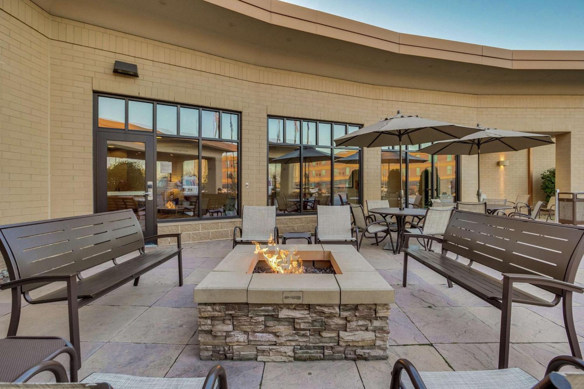 Hilton Garden Inn Milwaukee Airport Bagian luar foto