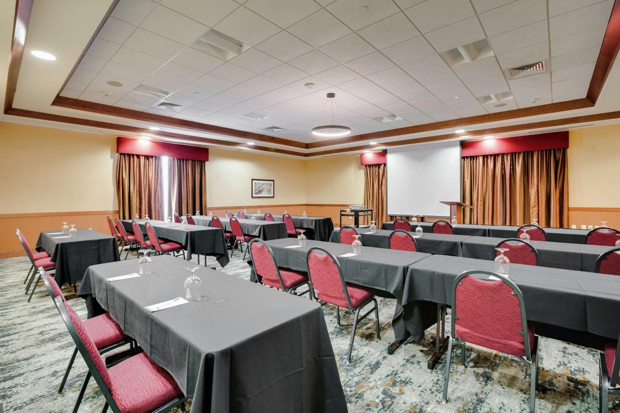 Hilton Garden Inn Milwaukee Airport Bagian luar foto