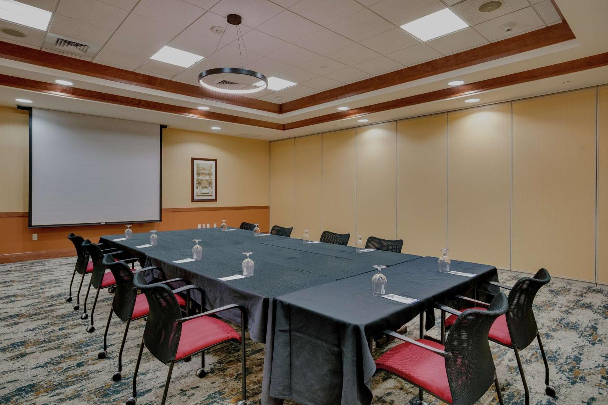 Hilton Garden Inn Milwaukee Airport Bagian luar foto